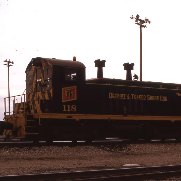Lang Yard scene with 7 units 09-19-76s | The Nickel Plate