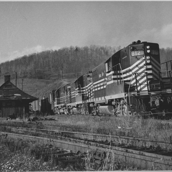 NKP RS36 866 on passenger train with GP9 | The Nickel Plate Archive
