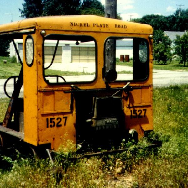 NKP B-11b 390 Findlay OH 1950's | The Nickel Plate Archive