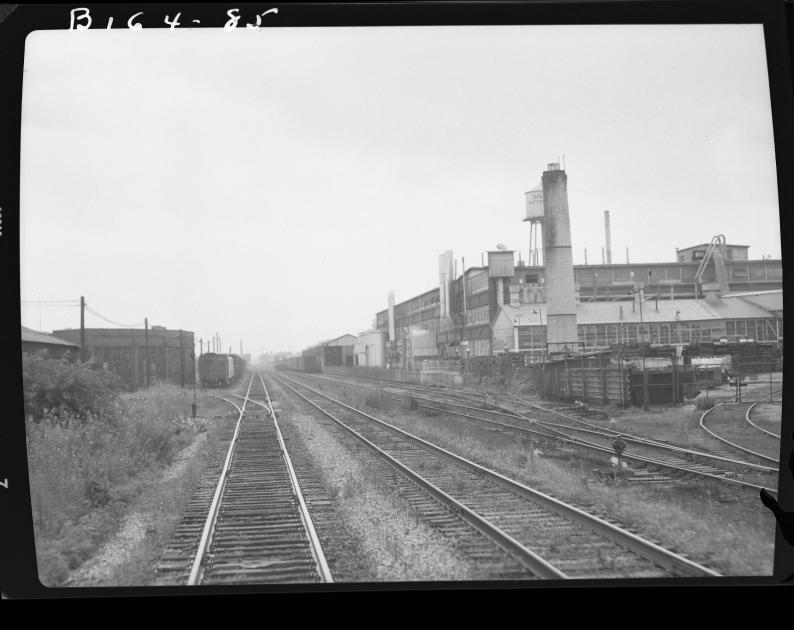 BIG FOUR 85 - AC Delco plant NYC mainline track to NKP yard to left ...