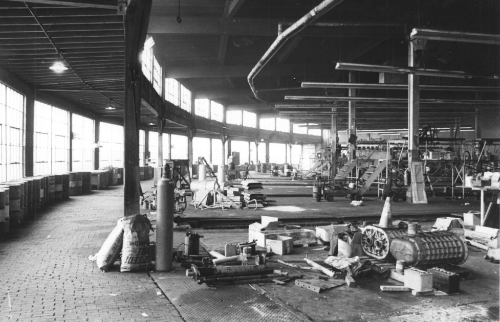 D&TSL Building Lang Roundhouse inside view 1980 | The Nickel Plate Archive