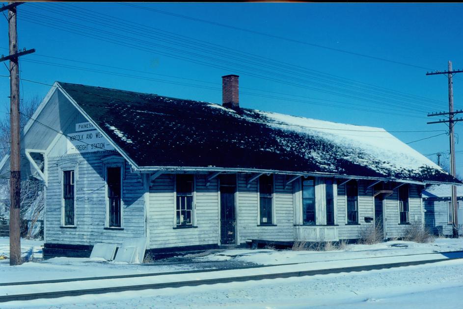 NKP Depot Painesville OH Front view 12-25-84 | The Nickel Plate Archive