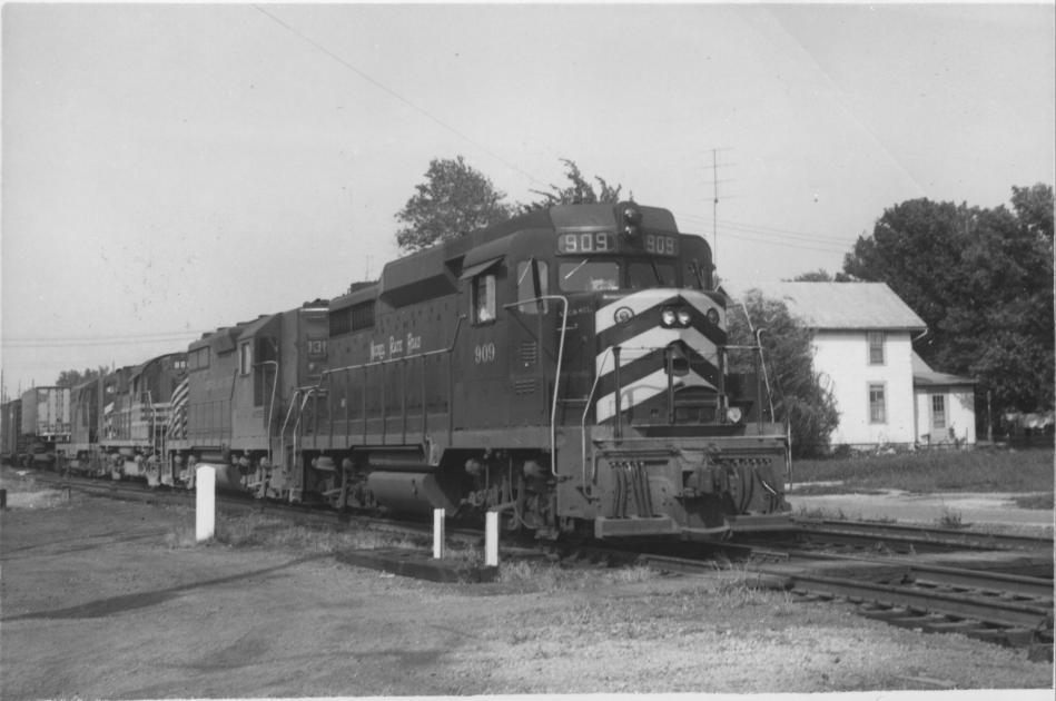 NKP GP30 909 Bellevue OH 9-4-1965 | The Nickel Plate Archive