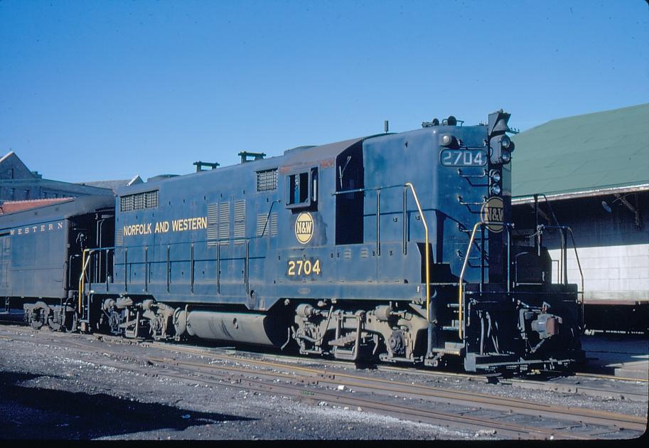 N&W GP18 2704 Columbia MO 10-9-67 R.Wallin | The Nickel Plate Archive