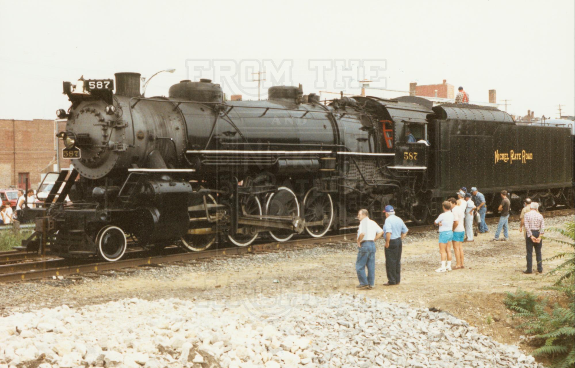 NKP H-6o 587 unknown Being serviced | The Nickel Plate Archive