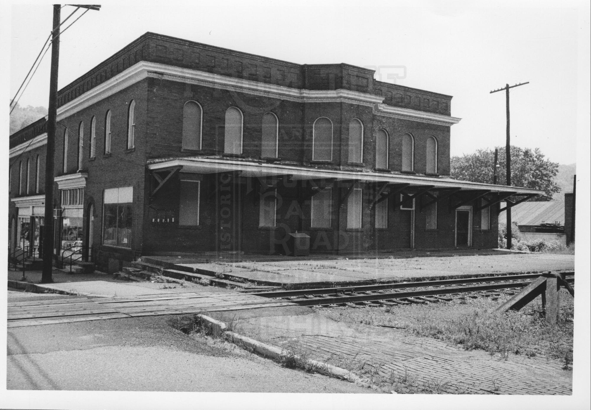 W&LE Depot Dillonvale OH 1974 | The Nickel Plate Archive